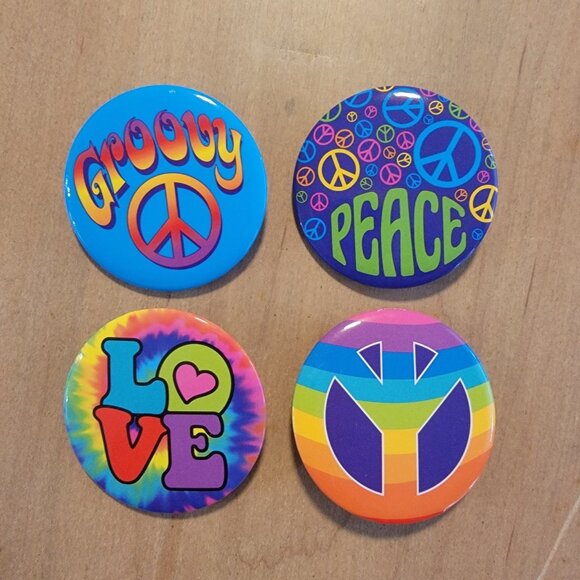 Hippie Peace & Love Pin Back‎ Buttons Peace Sign Groovy Love Pins - Picture 1 of 3